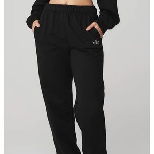NWOT Alo Accolade Sweatpants